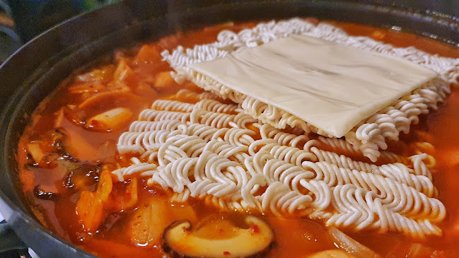 2 Tai Thong Cres, #01-24 The Venue Shoppes, Singapore 347836