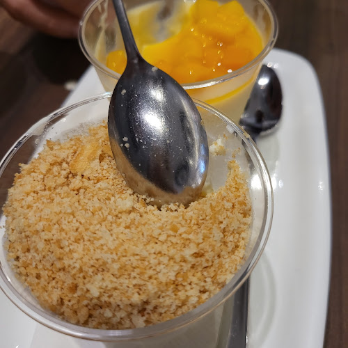 Poulet - VivoCity - Hospitality and gastronomy