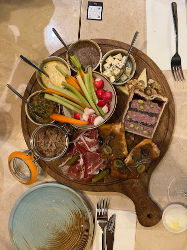 Loulou - French Cuisine & Wine Bar - Singapore