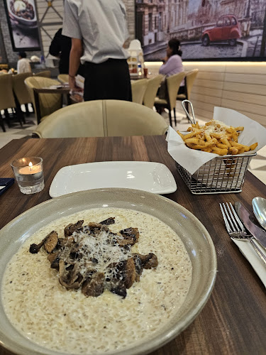 Poulet - VivoCity - Hospitality and gastronomy