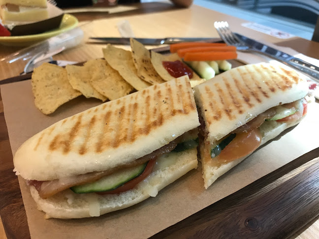 BreadTalk Westgate - Hospitality and gastronomy