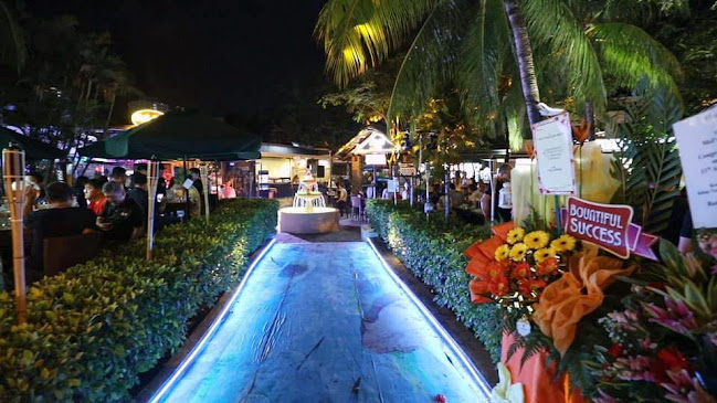 Mel's Place Restaurant & Bar - Singapore