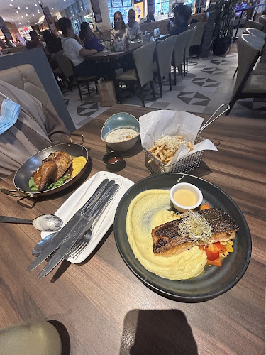 1 HarbourFront Walk, #01 - 175 / 176 / 177, Singapore 098585