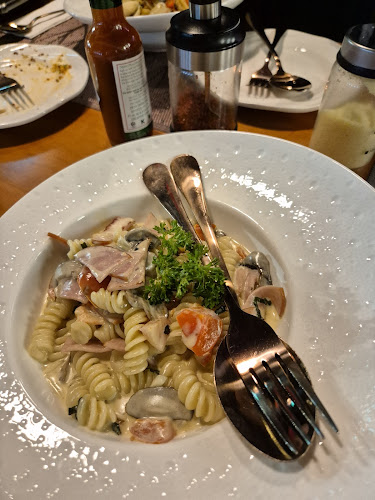 81 Choa Chu Kang Wy, Poolside, Singapore 688263