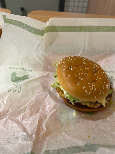 Comentarii opinii despre McDonald's Yio Chu Kang Sports Complex