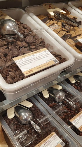 Scoop Wholefoods Great World City