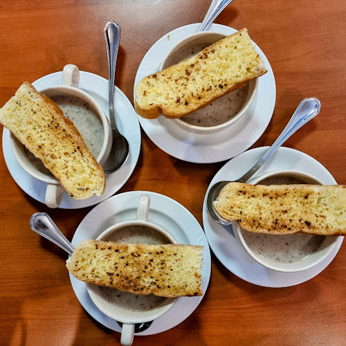 Dolphins Tavern - Singapore