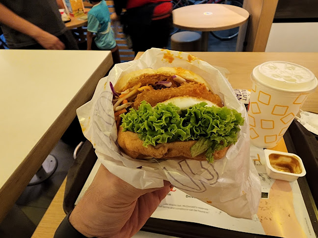 120 Pasir Ris Central, #01-12 Sports Centre, Singapore 519640