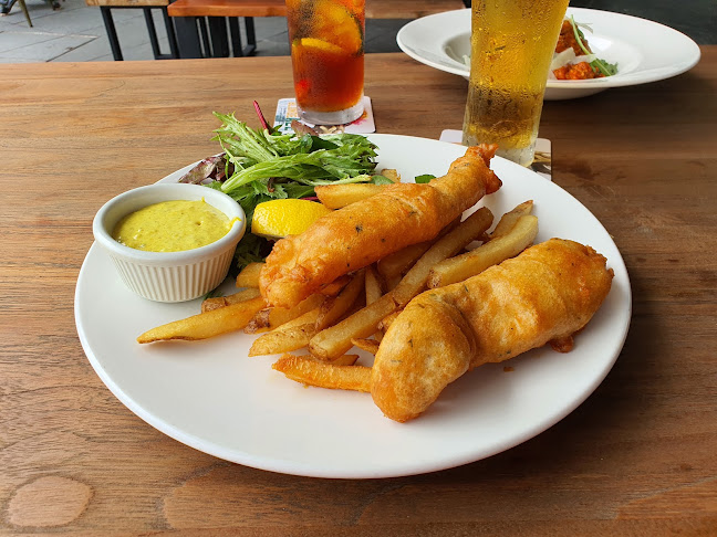 The Queen & Mangosteen