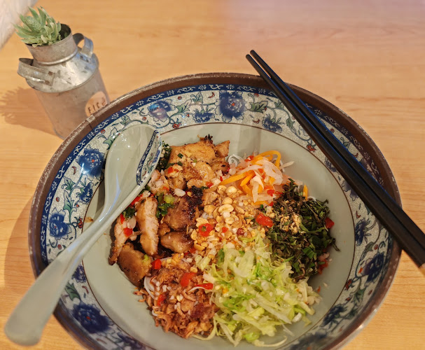 Blk 114 #01-345 Ang Mo Kio Avenue 4 next to 7-eleven, beside Mayflower Station Exit 1, 560114