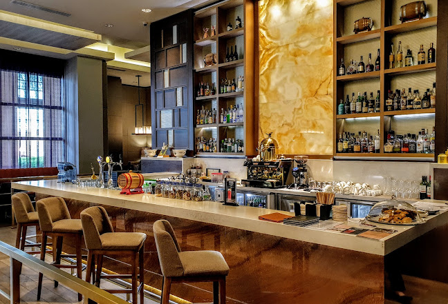 Crossroads Bar - Singapore