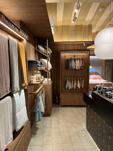 Comentarii opinii despre MAVRX Holland Village