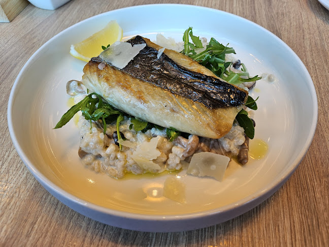 Sky22 @ Courtyard by Marriott - Hospitality and gastronomy