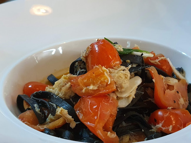 #881, Singapore 279893