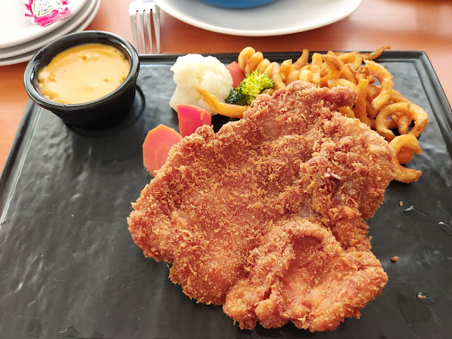 Eatzi Gourmet Steakhouse & Bistro - Hospitality and gastronomy