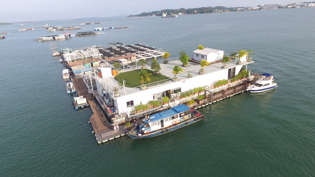 Opinii despre First Halal Floating Restaurant în Singapore - Hospitality and gastronomy