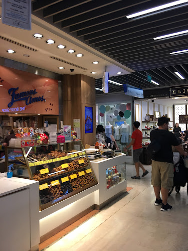 Famous Amos Wisma Atria - Hospitality and gastronomy