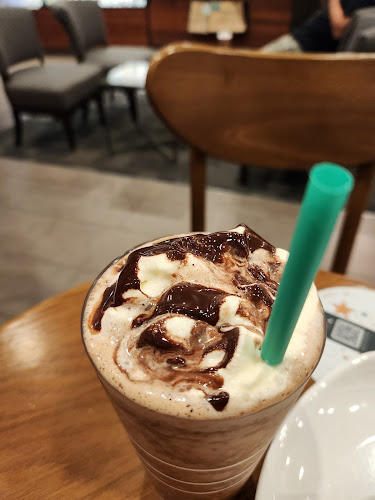 Starbucks HillV2 - Singapore