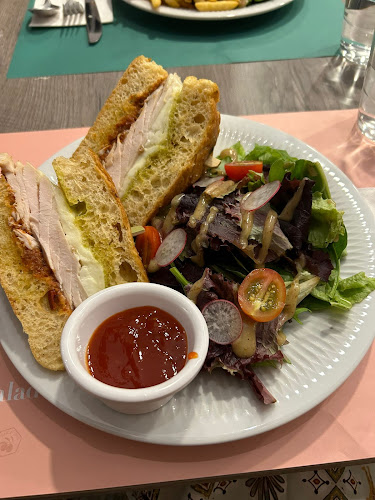 8 Sinaran Dr, #01-02/04 Oasia Hotel, Singapore 307470