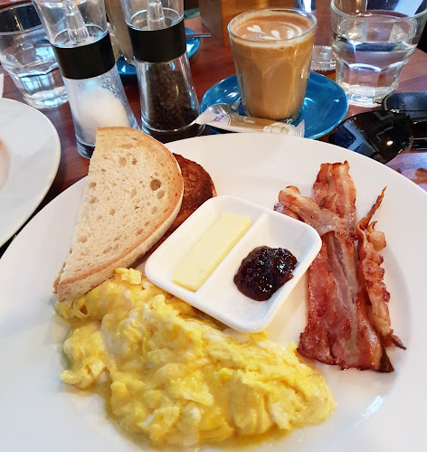 Opinii despre Jimmy Monkey Cafe & Bar în Singapore - Hospitality and gastronomy