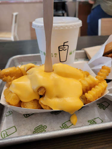 Opinii despre Shake Shack Westgate în Singapore - Hospitality and gastronomy