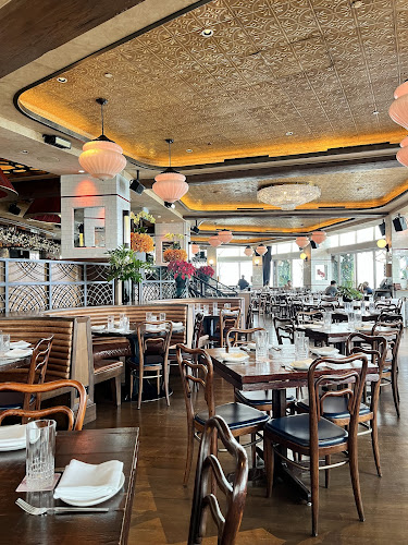 10 Bayfront Avenue, Marina Bay Sands, Hotel, Level 57 Tower 1, 018956