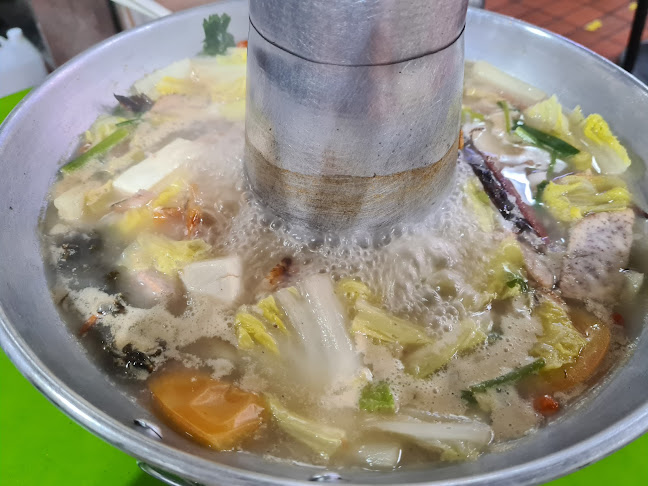 Kim Poh FishHead Steamboat - Hospitality and gastronomy