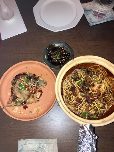 284 Lavender St., Singapore 338802