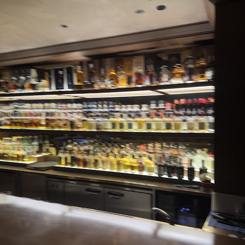 15 Stamford Rd, #01-60, Singapore 178906