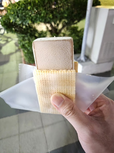 Traditional Magnolia Ice cream Auntie Law- Yew Tee - Hospitality and gastronomy