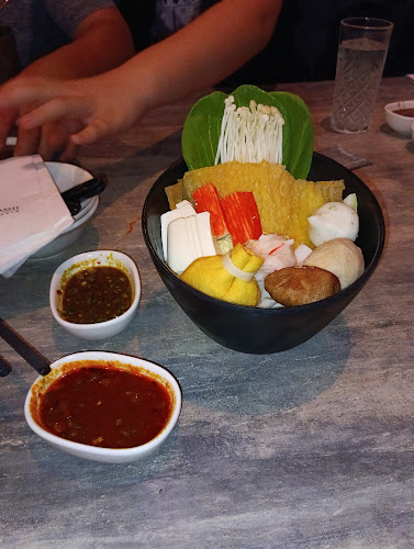 Mayflower Market & Food Centre - Hospitality and gastronomy