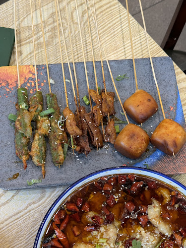 QIN WEI GUAN VISION EXCHANGE - Singapore