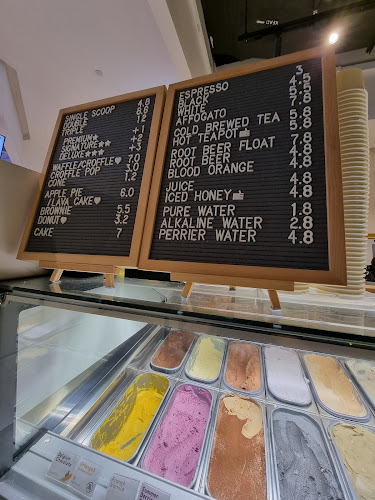 Comentarii opinii despre Overscoop (Orchard Central): Freshly Made Waffles