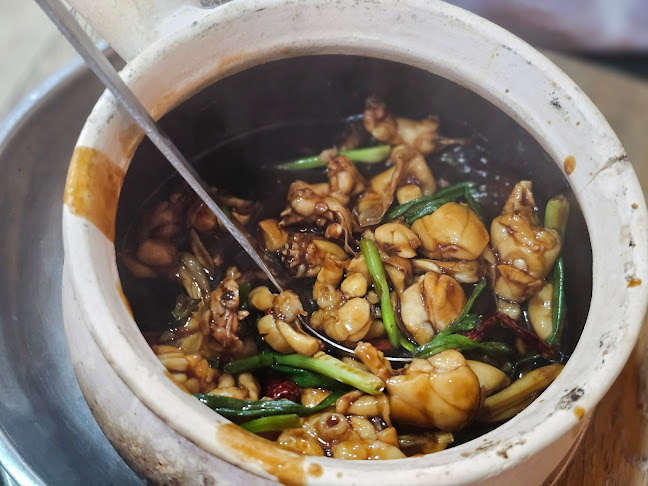 NO.5 Bukit Timah Live Bull Frog Claypot Porridge