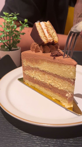 Cafe Lilac by Whisking Bakes - Hospitality and gastronomy