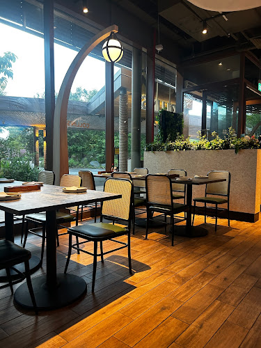 COLLIN'S® Mandai Wildlife West - Singapore