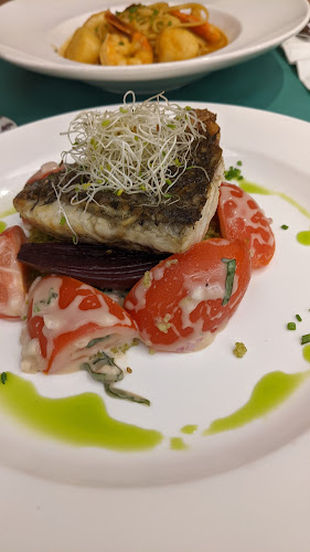 8 Sinaran Dr, #01-02/04 Oasia Hotel, Singapore 307470