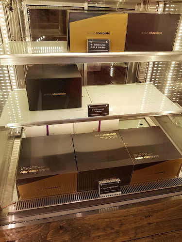 Opinii despre Awfully Chocolate Raffles City – Cake Shop, Bakery & Chocolate Cakes în Singapore - Hospitality and gastronomy