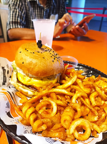 Simpang Bedok - Hospitality and gastronomy