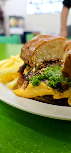 Comentarii opinii despre Nat's BBQ & Steamboat Cuisine