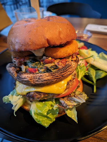 Nom Bistro - Hospitality and gastronomy