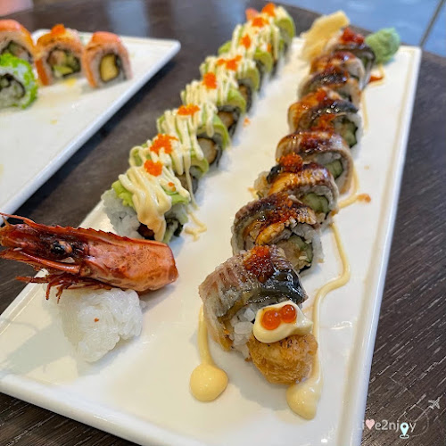 Standing Sushi Bar - Singapore