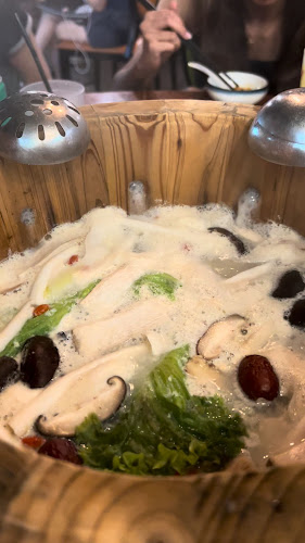 Qi Lai Feng 齐来丰鱼庄 Chinese Restaurant - Hospitality and gastronomy