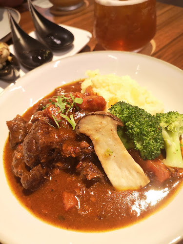 Nom Bistro - Hospitality and gastronomy