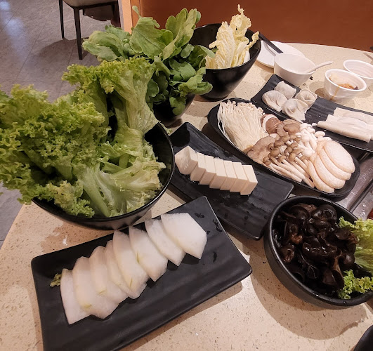 176 Orchard Rd, #05-16 The Centrepoint, Singapore 238843