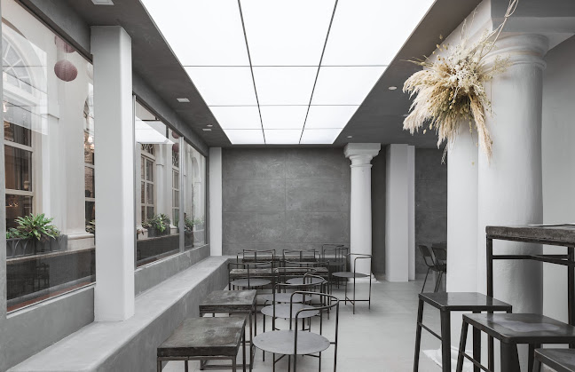 30 Victoria St, #01-06, Singapore 187996