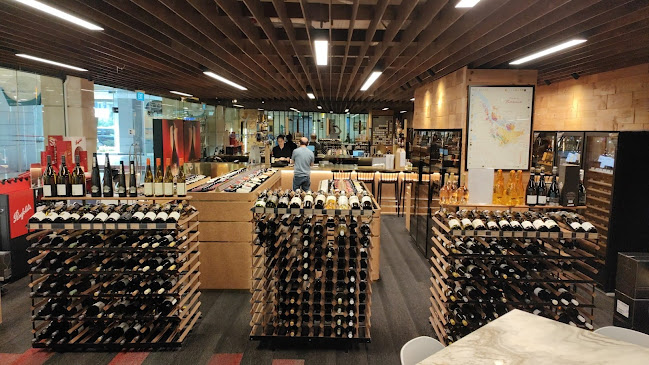 Opinii despre Crystal Wines Valley Point în Singapore - Hospitality and gastronomy