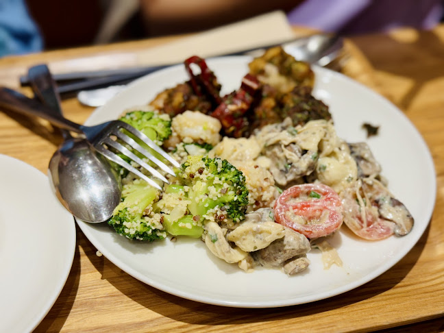 252 North Bridge Road #02-20/22 Raffles City Shopping Centre, 179103