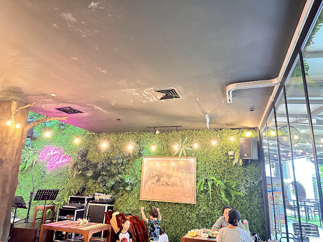 Comentarii opinii despre Warm Up Cafe @ The Star Vista