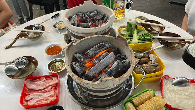 Ubi Claypot Lala (Woodland) - Hospitality and gastronomy